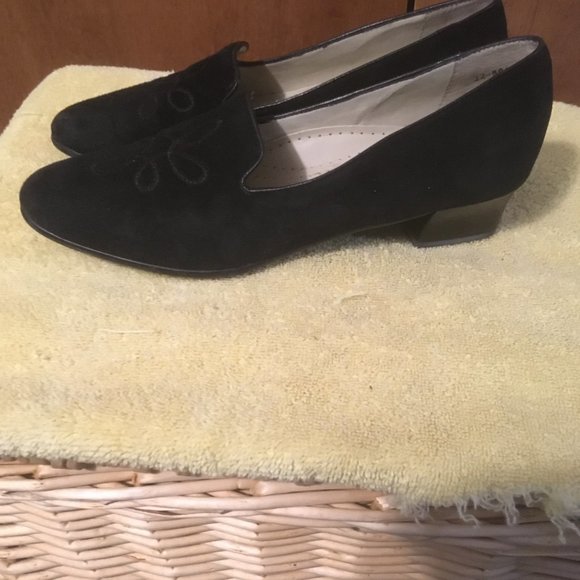 Trotter, Suede loafer, Size 7.5 N, Black - Picture 2 of 3